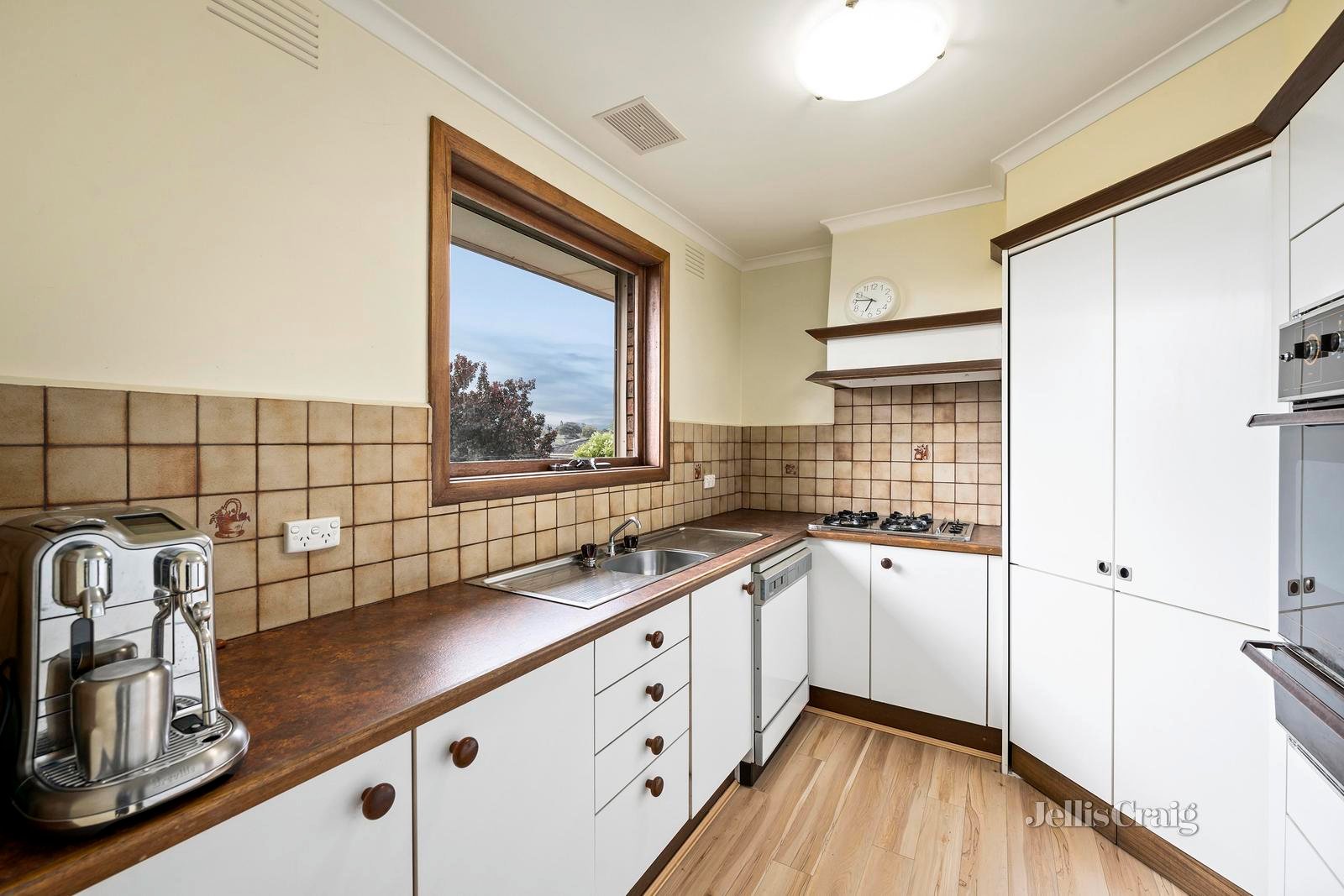 2/30 Thomas Street, Doncaster East image 5