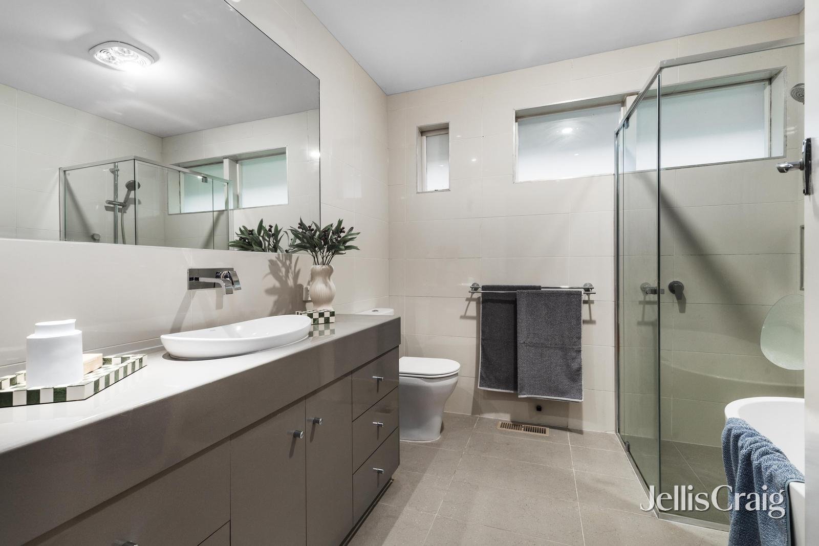 2/30 Weir Street, Balwyn image 7