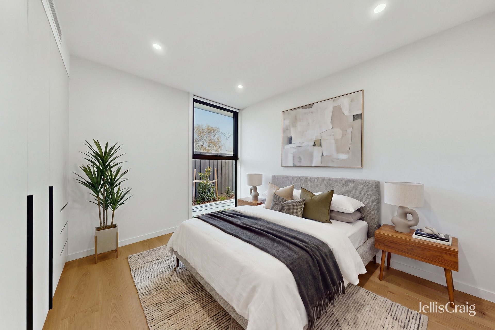 2/30 Whitehorse Road, Blackburn image 4