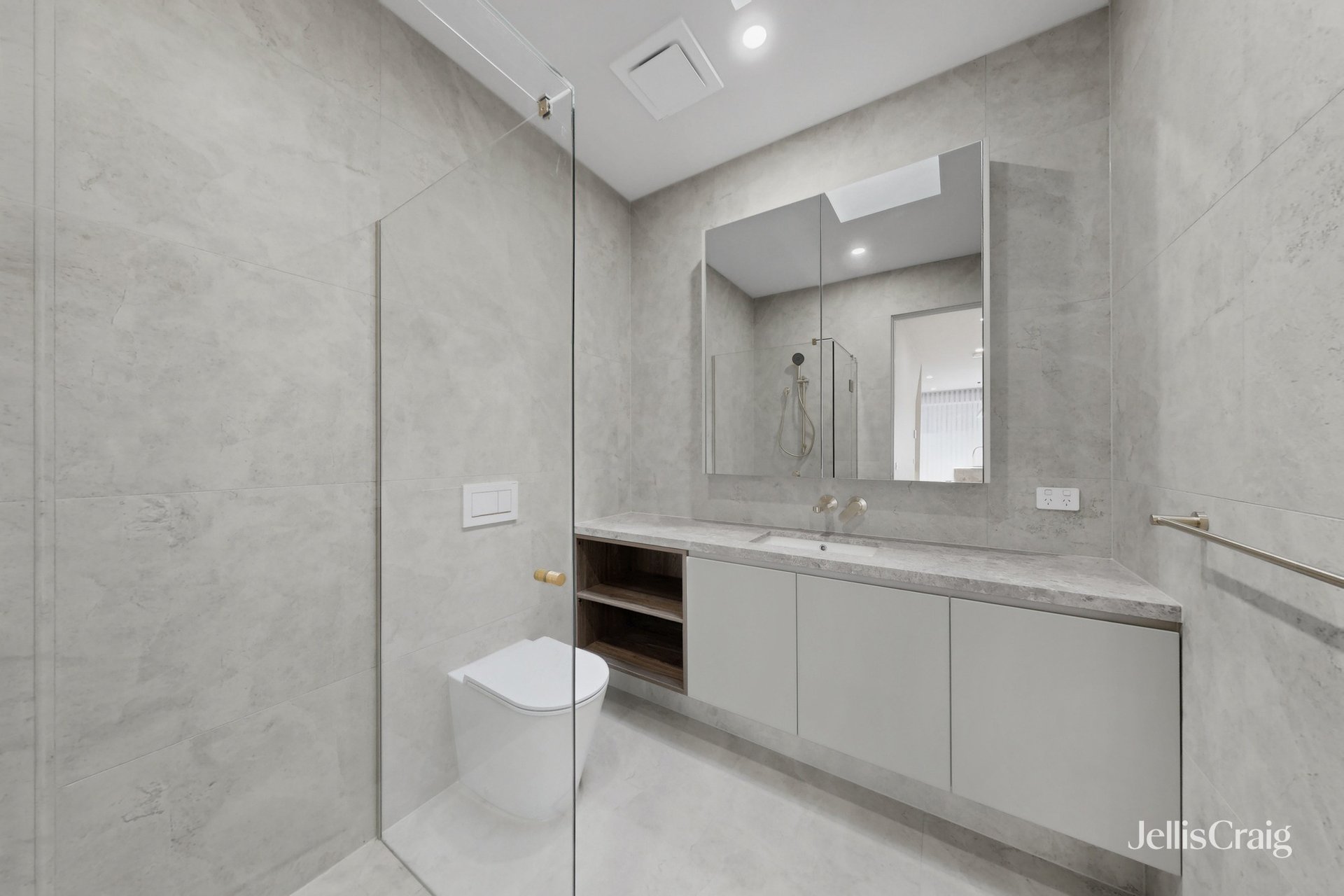 2/30 Whitehorse Road, Blackburn image 14