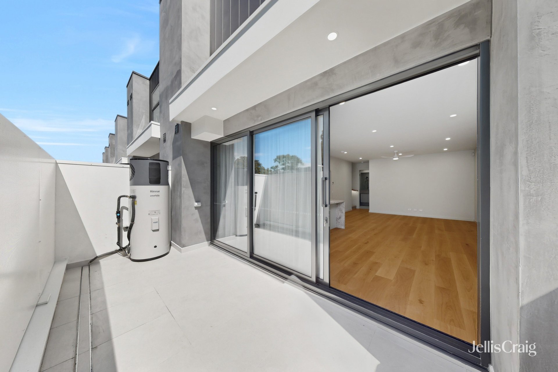 2/30 Whitehorse Road, Blackburn image 15