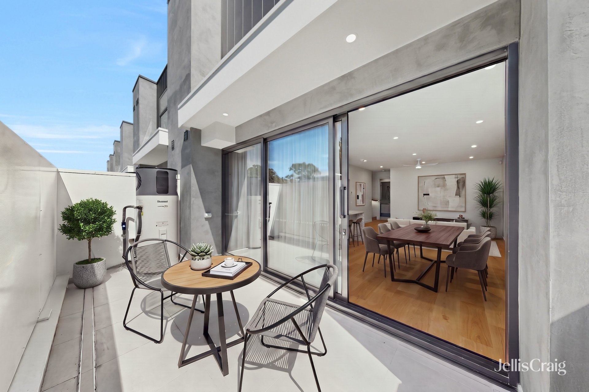 2/30 Whitehorse Road, Blackburn image 16