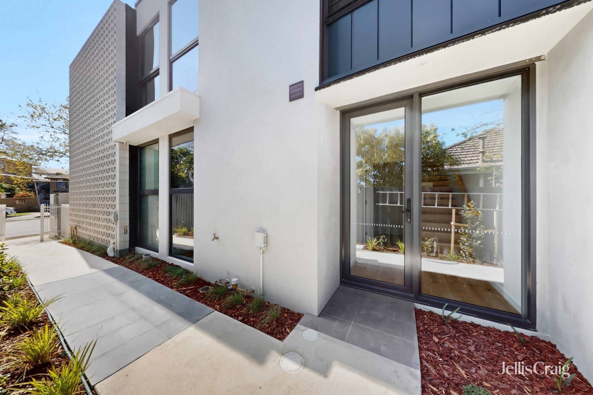 2/30 Whitehorse Road, Blackburn image 17