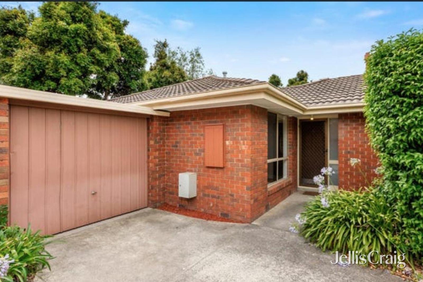 2/300-302 Blackburn Road, Glen Waverley image 1