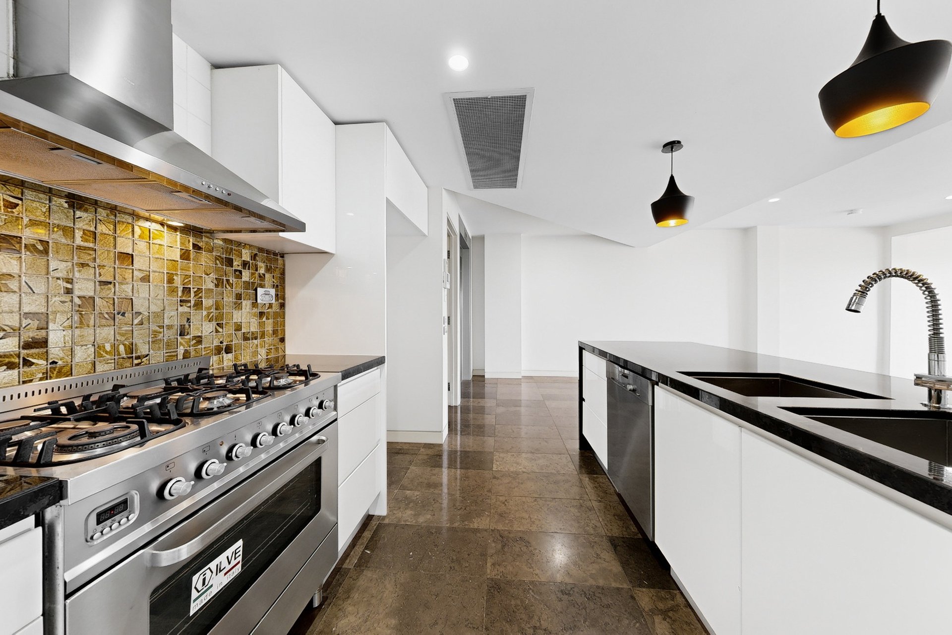 2/301 Beaconsfield Parade, Middle&nbsp;Park image 4
