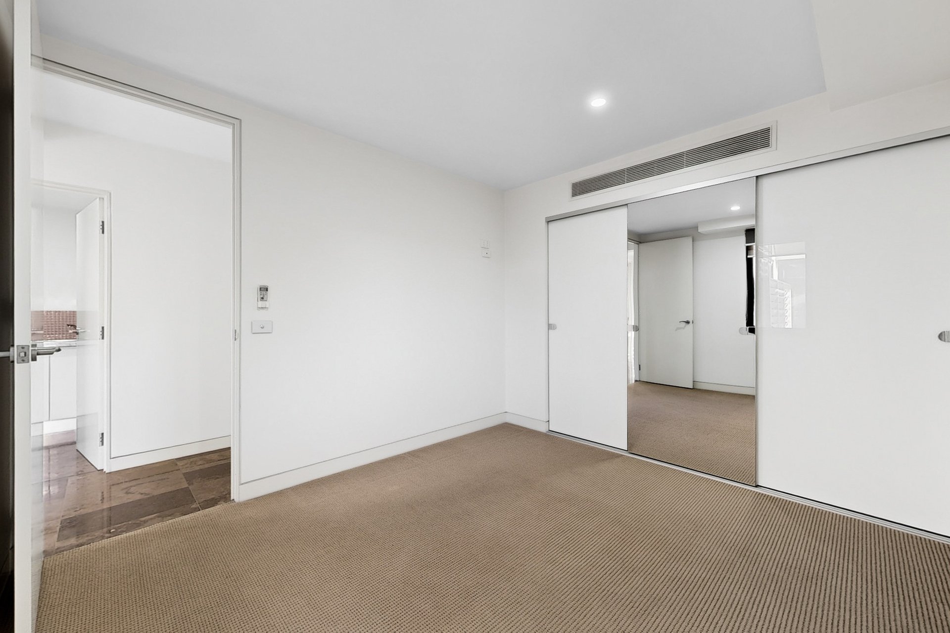 2/301 Beaconsfield Parade, Middle&nbsp;Park image 5