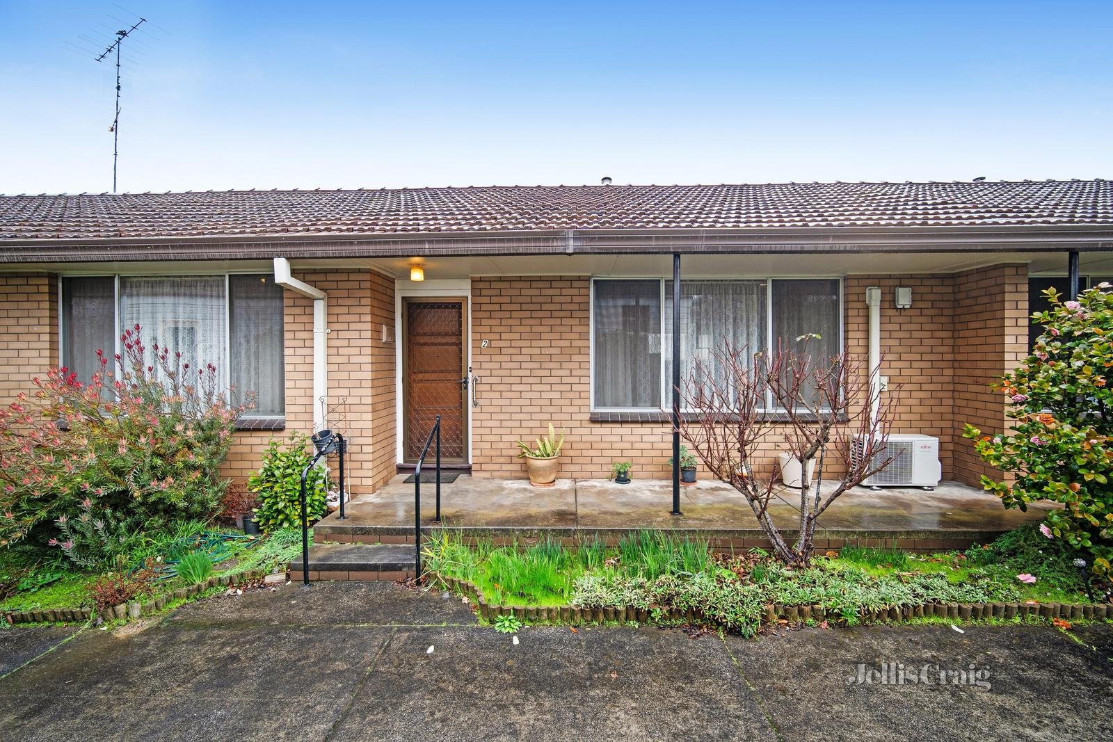 2/301 Havelock Street, Soldiers Hill image 1