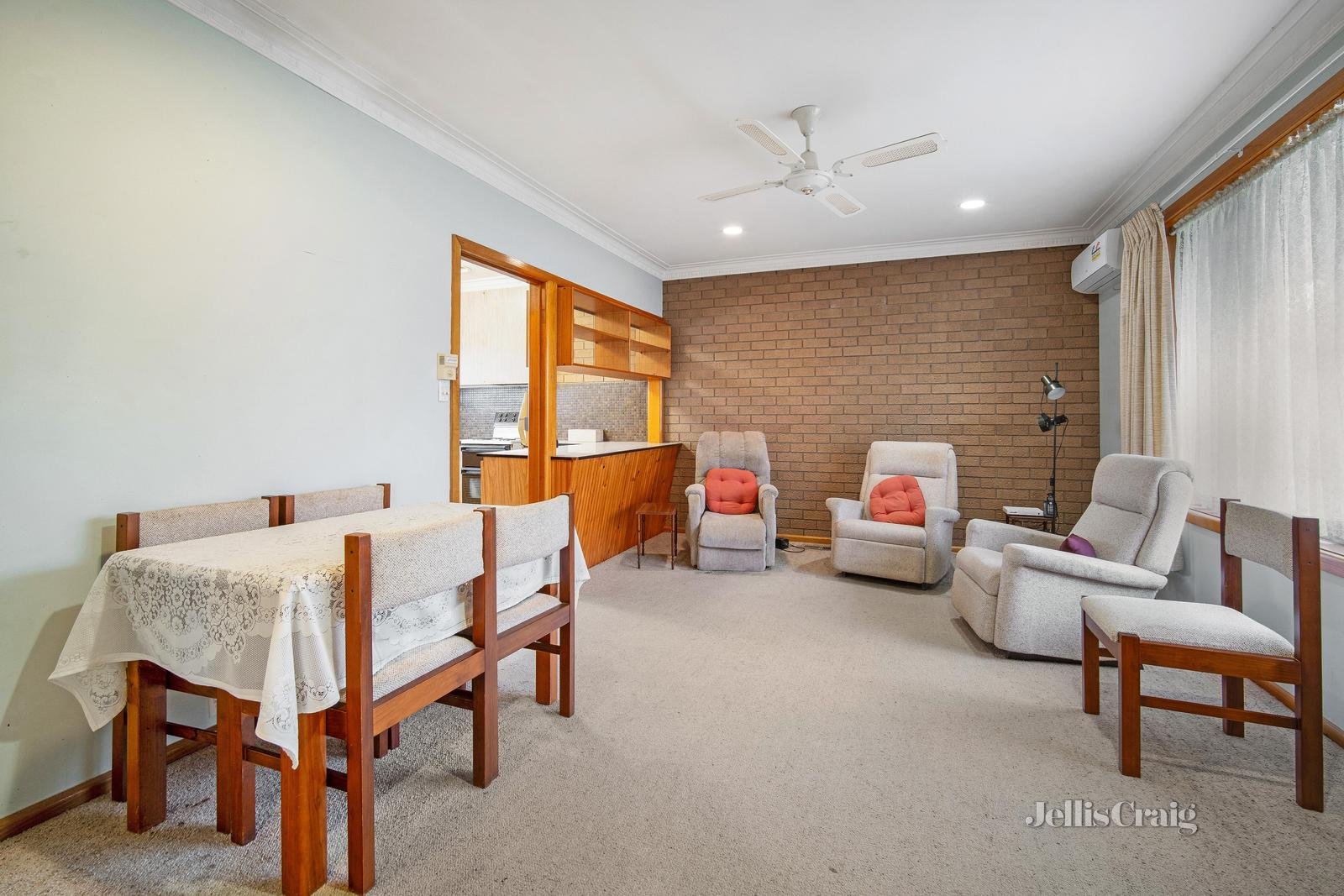 2/301 Havelock Street, Soldiers Hill image 4