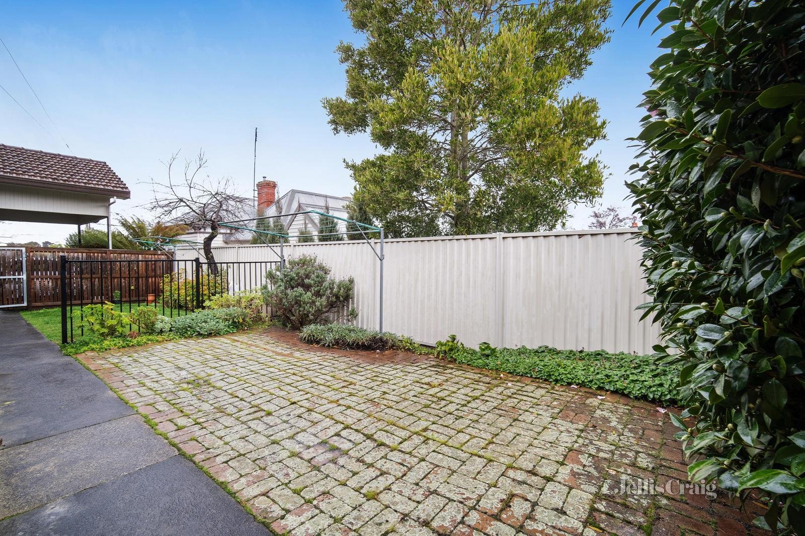 2/301 Havelock Street, Soldiers Hill image 12