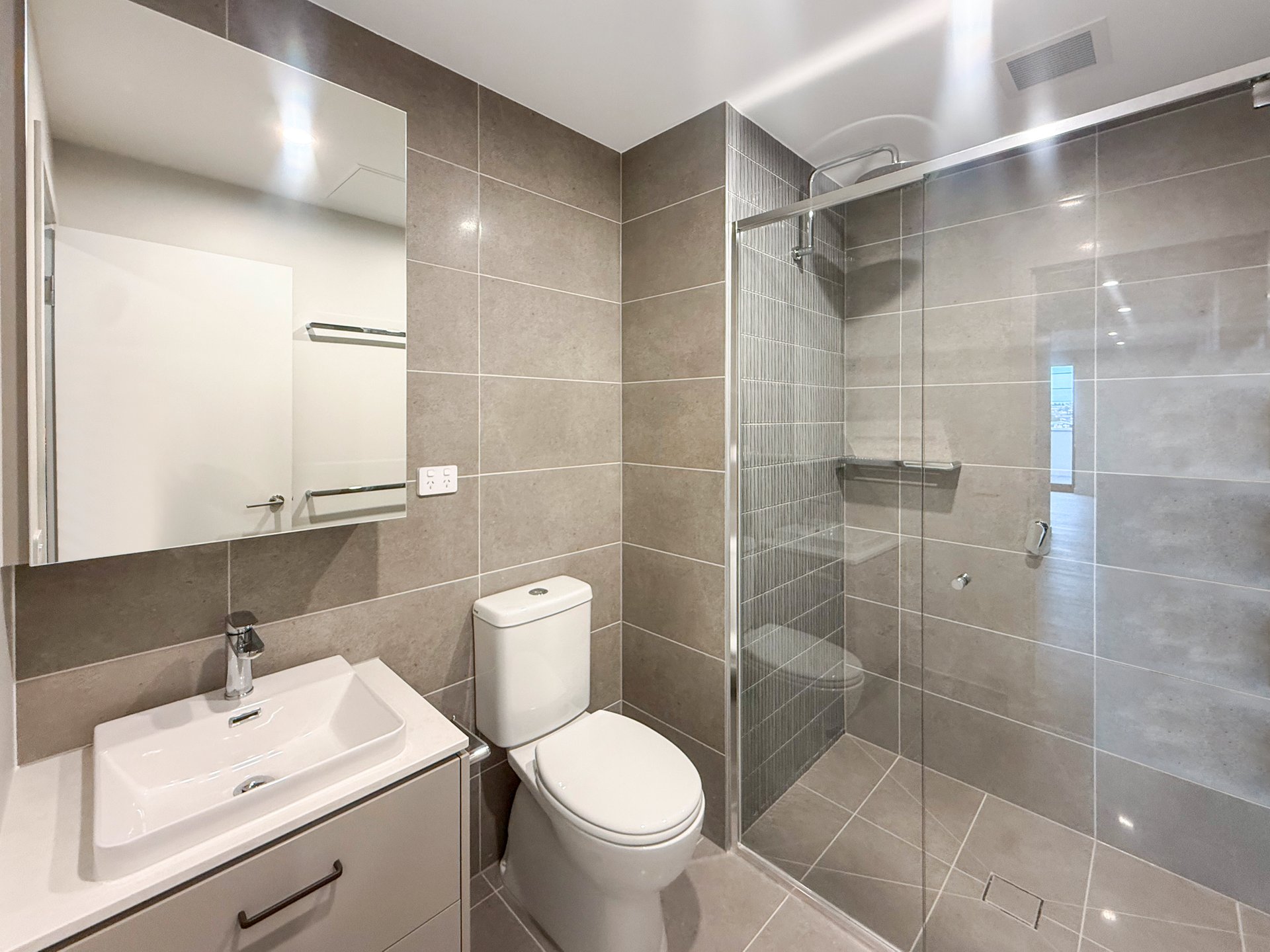 2301/104 Colac Road, Highton image 5