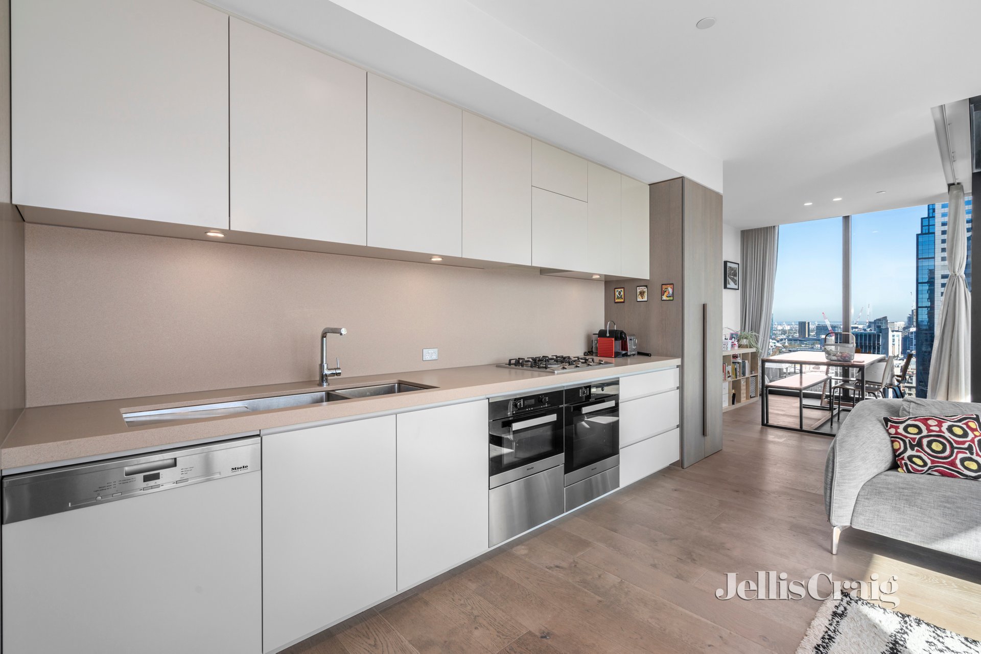 2302/35 Spring St, Melbourne image 2