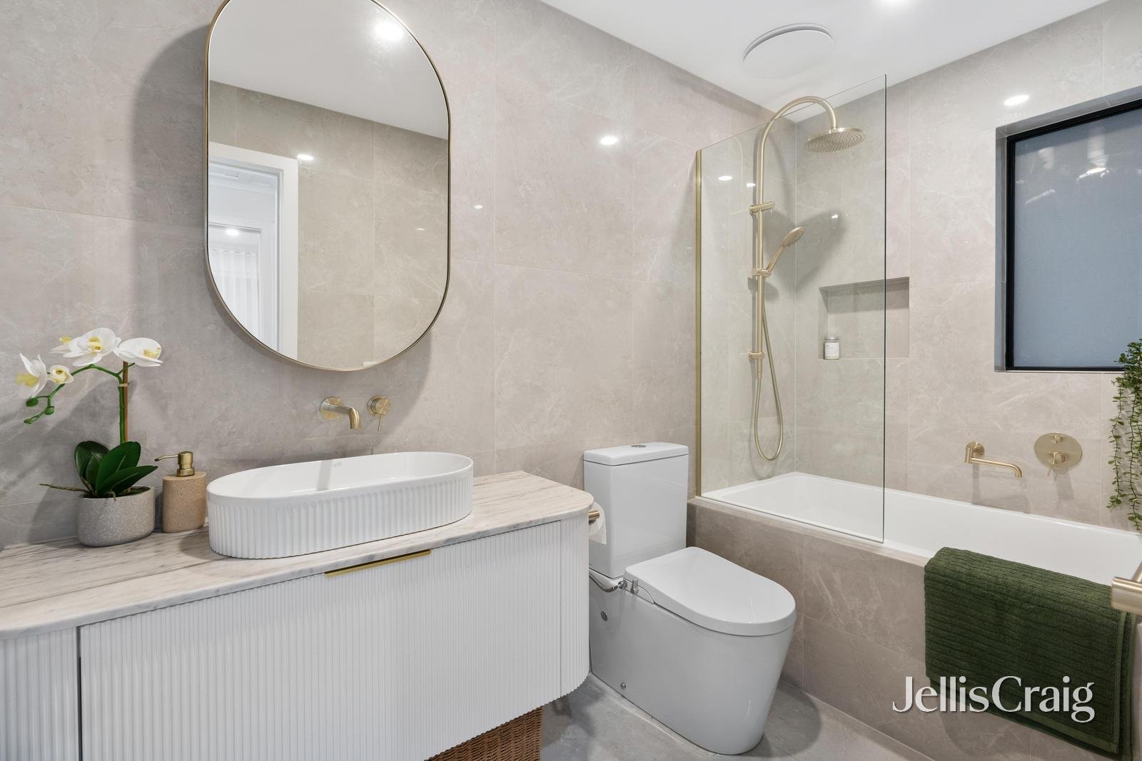 2/304 George Street, Doncaster image 8