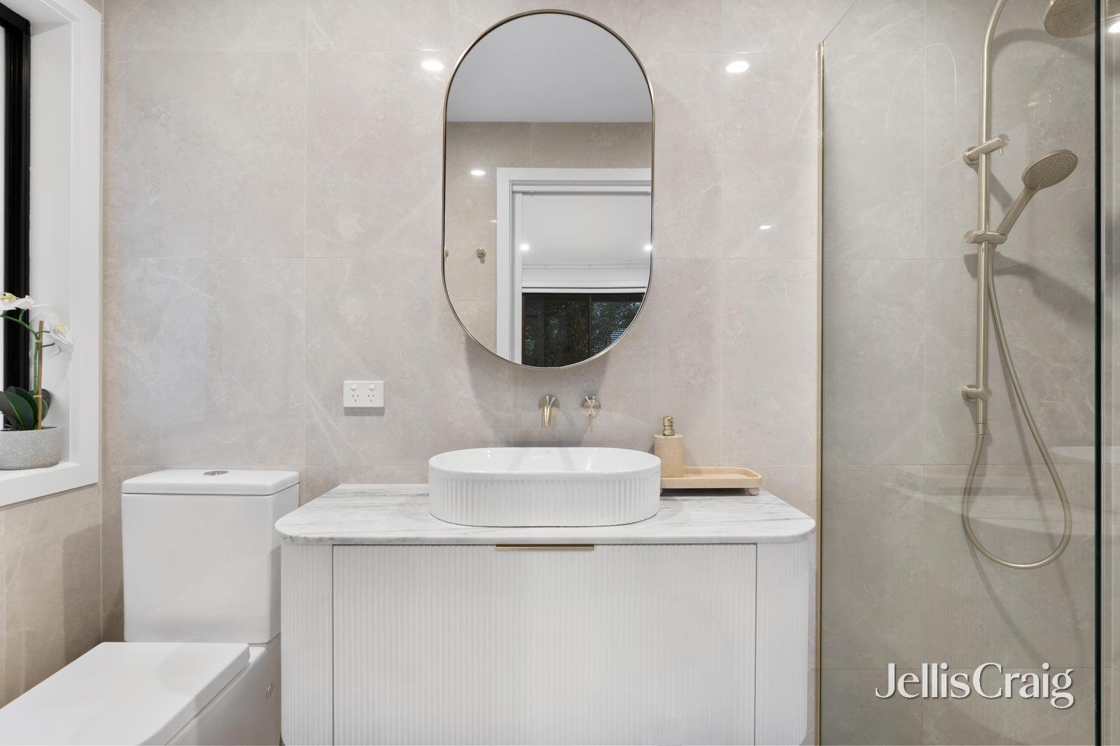 2/304 George Street, Doncaster image 10