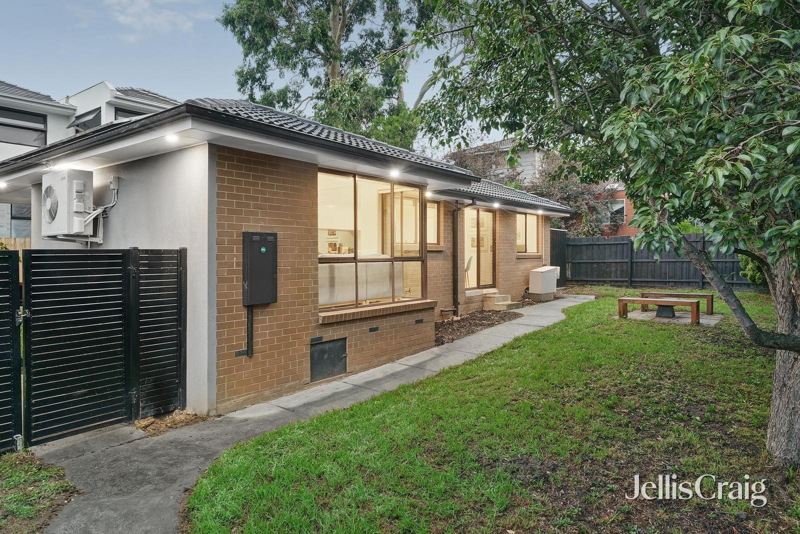 2/304 George Street, Doncaster image 14