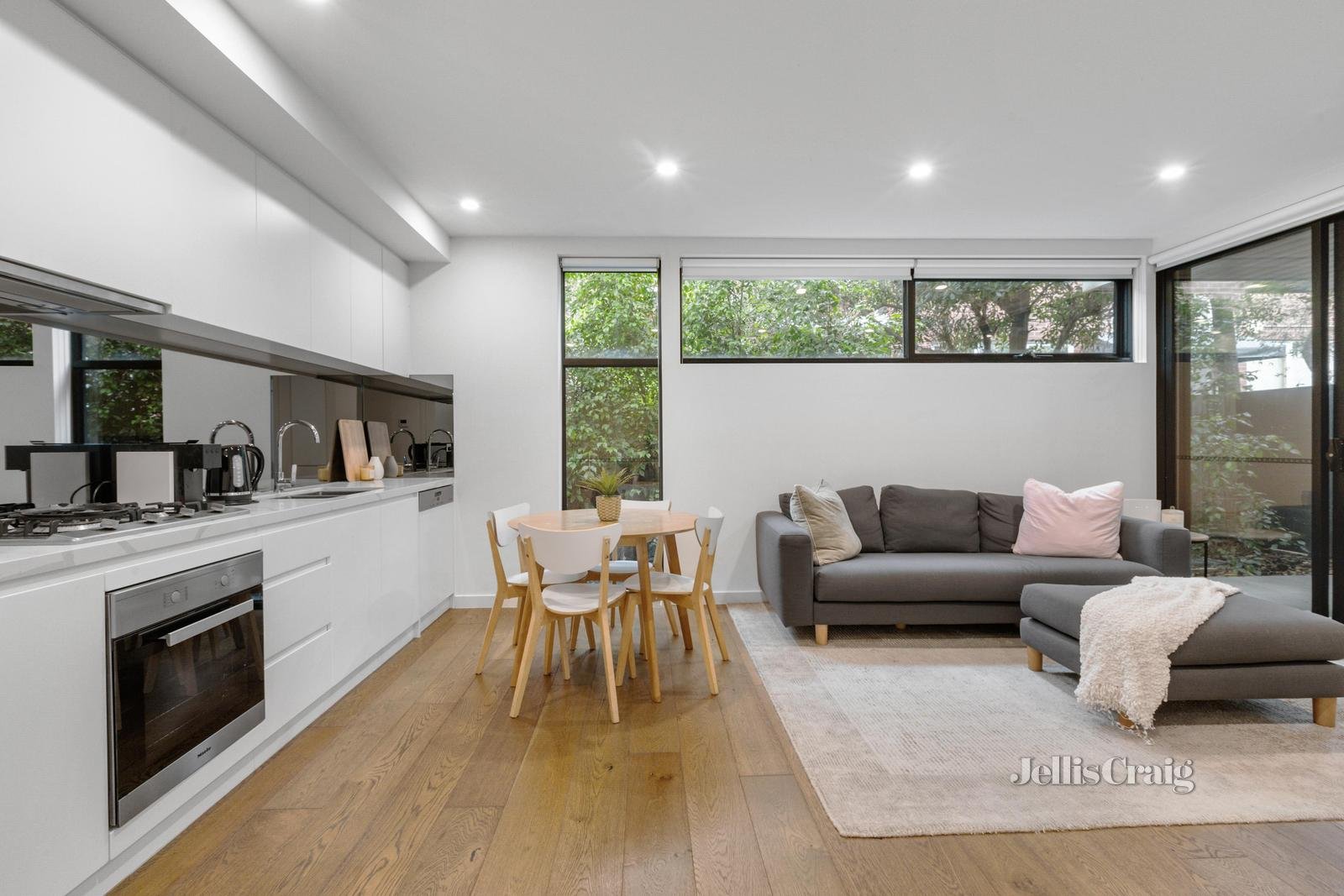 2/304 Glen Eira Road, Elsternwick image 4