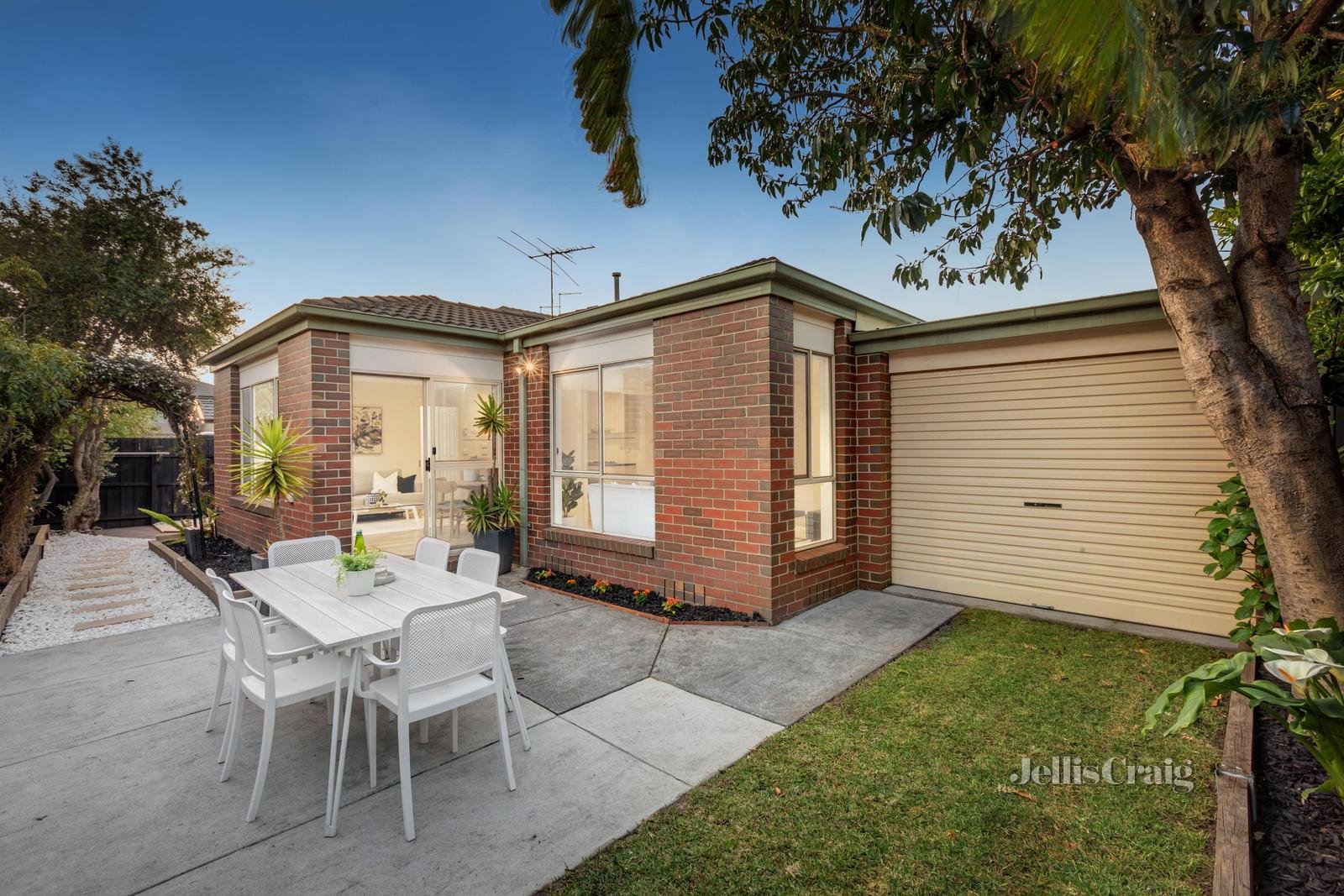 2/304 Mckinnon Road, Mckinnon image 1