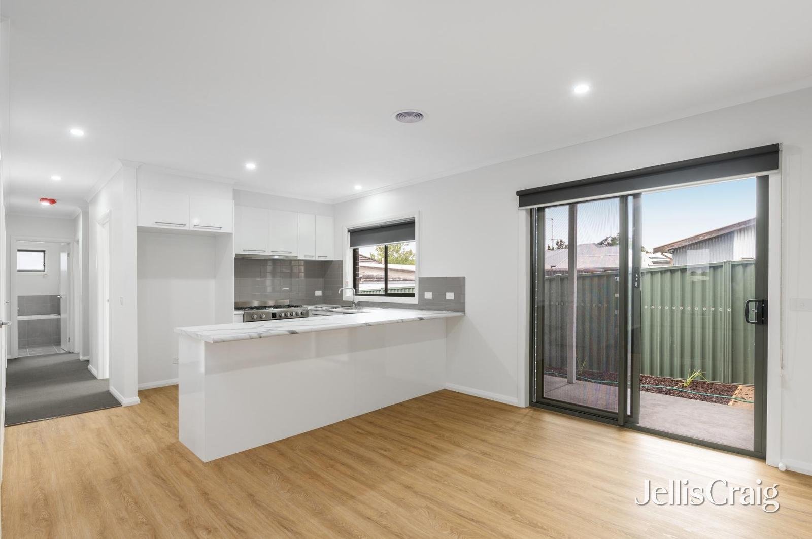 2/304 York Street, Ballarat East image 2