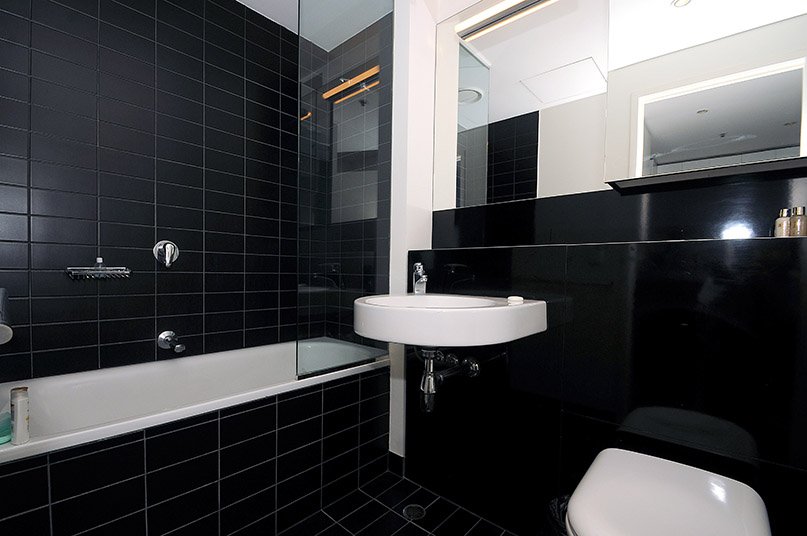 2305 / 620 Collins Street Melbourne, VIC 3000