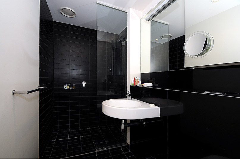 2305 / 620 Collins Street Melbourne, VIC 3000