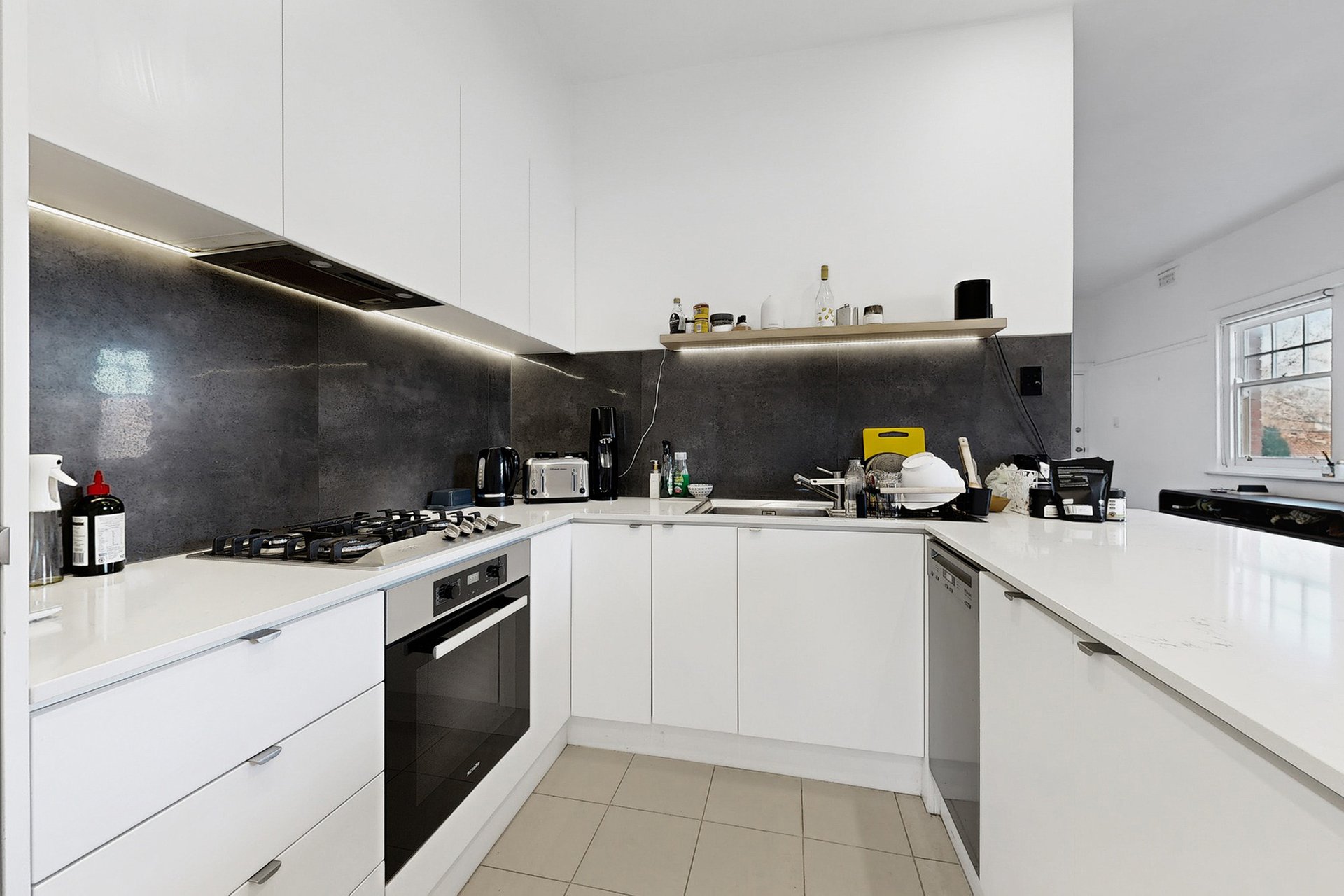 2/307 Barkly Street, Elwood image 2