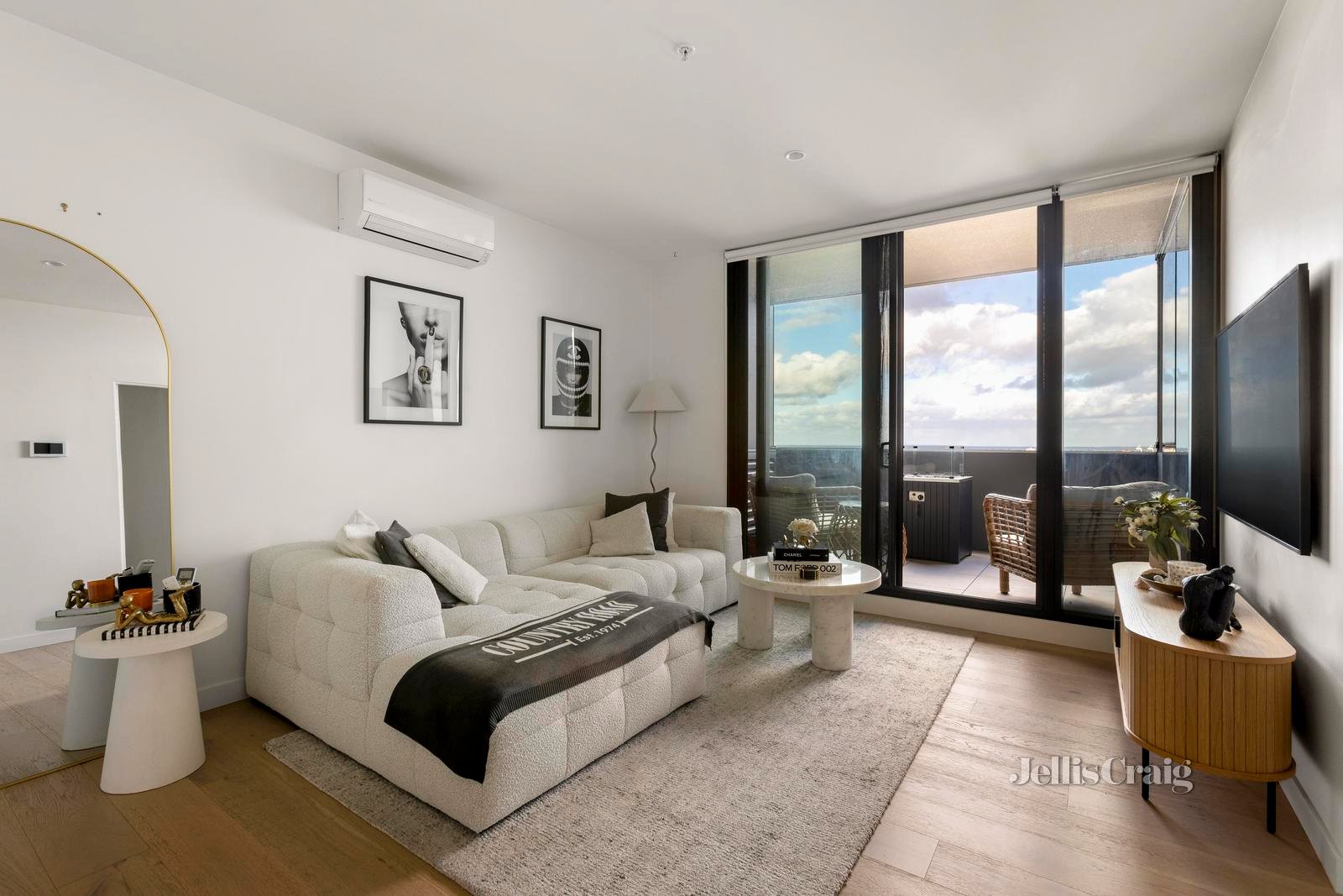 2307/259 Normanby Road, South Melbourne image 1