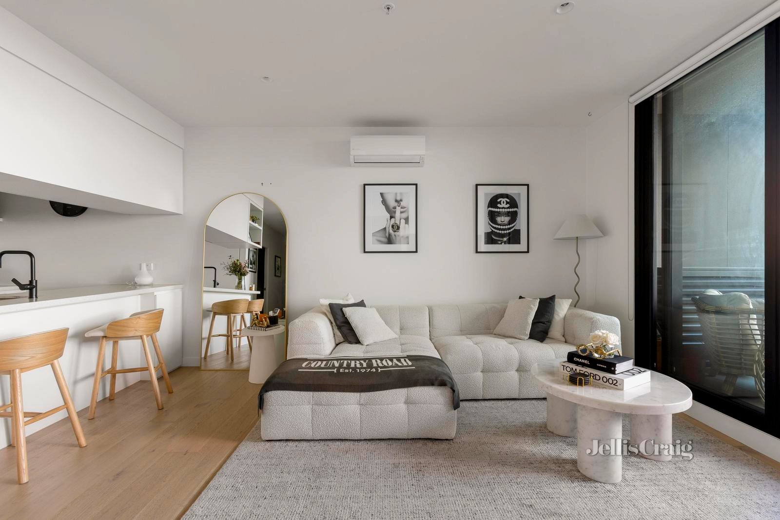 2307/259 Normanby Road, South Melbourne image 2