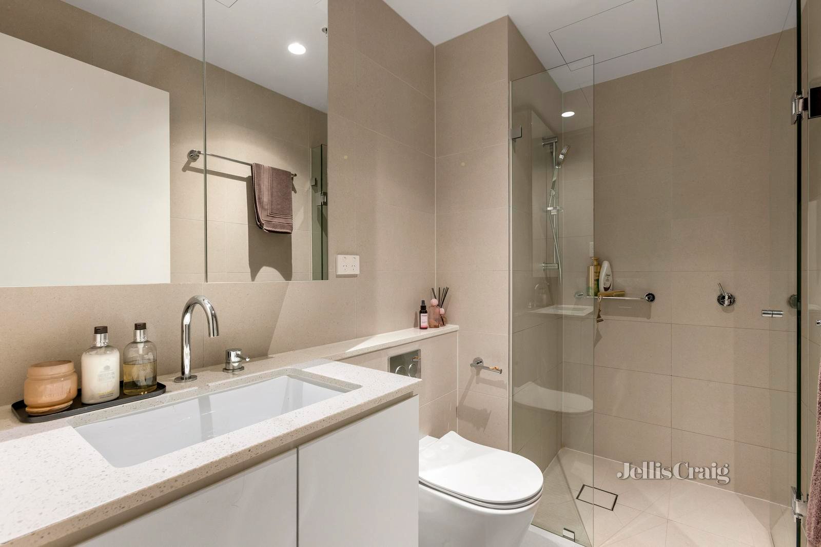 2307/259 Normanby Road, South Melbourne image 6