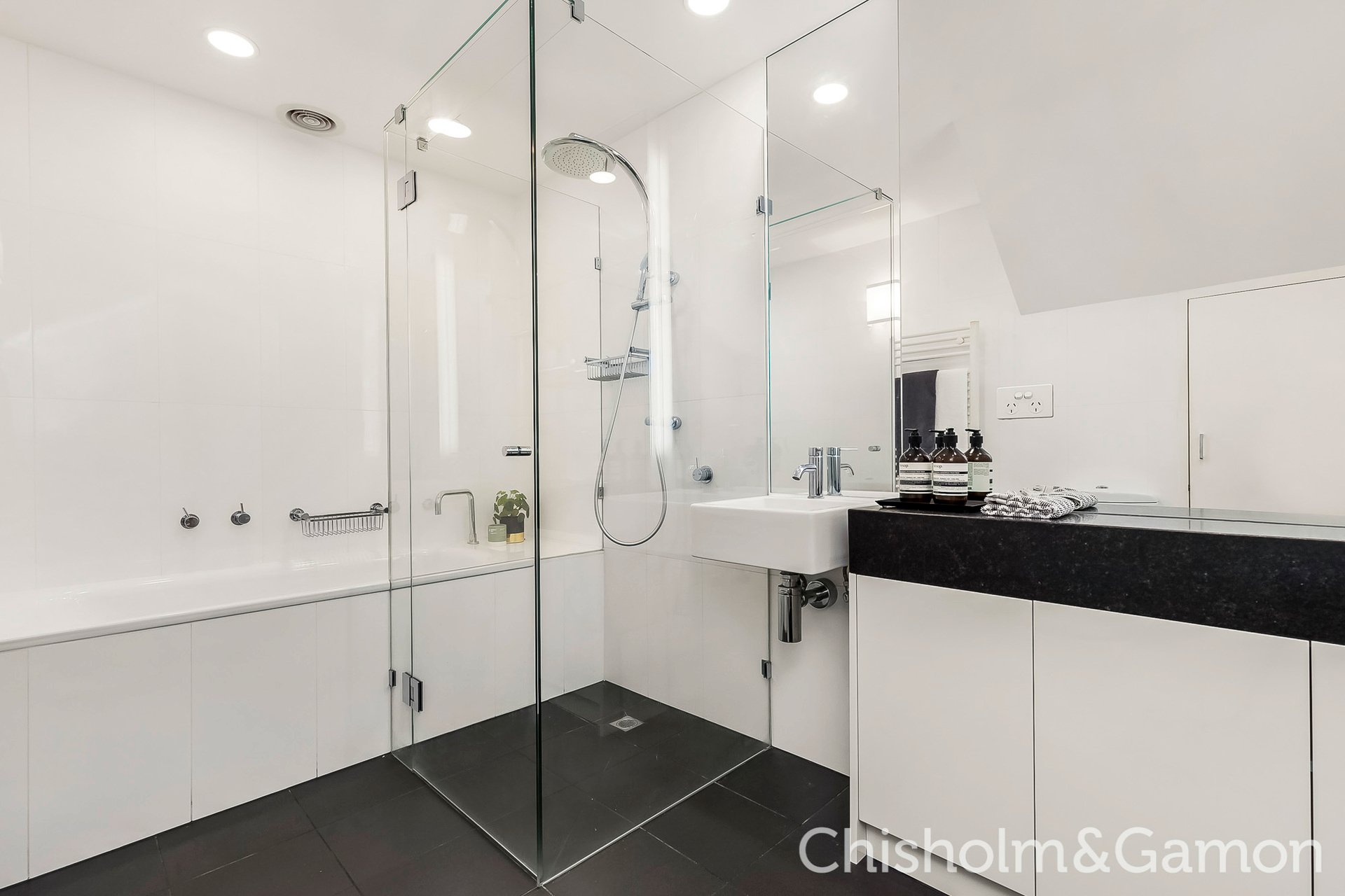 2/30A Ormond Road, Elwood image 7
