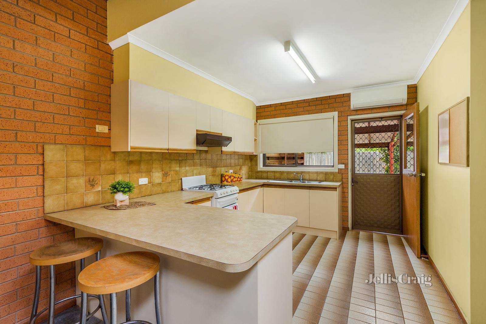 2/31 Berkeley Street, Castlemaine image 3