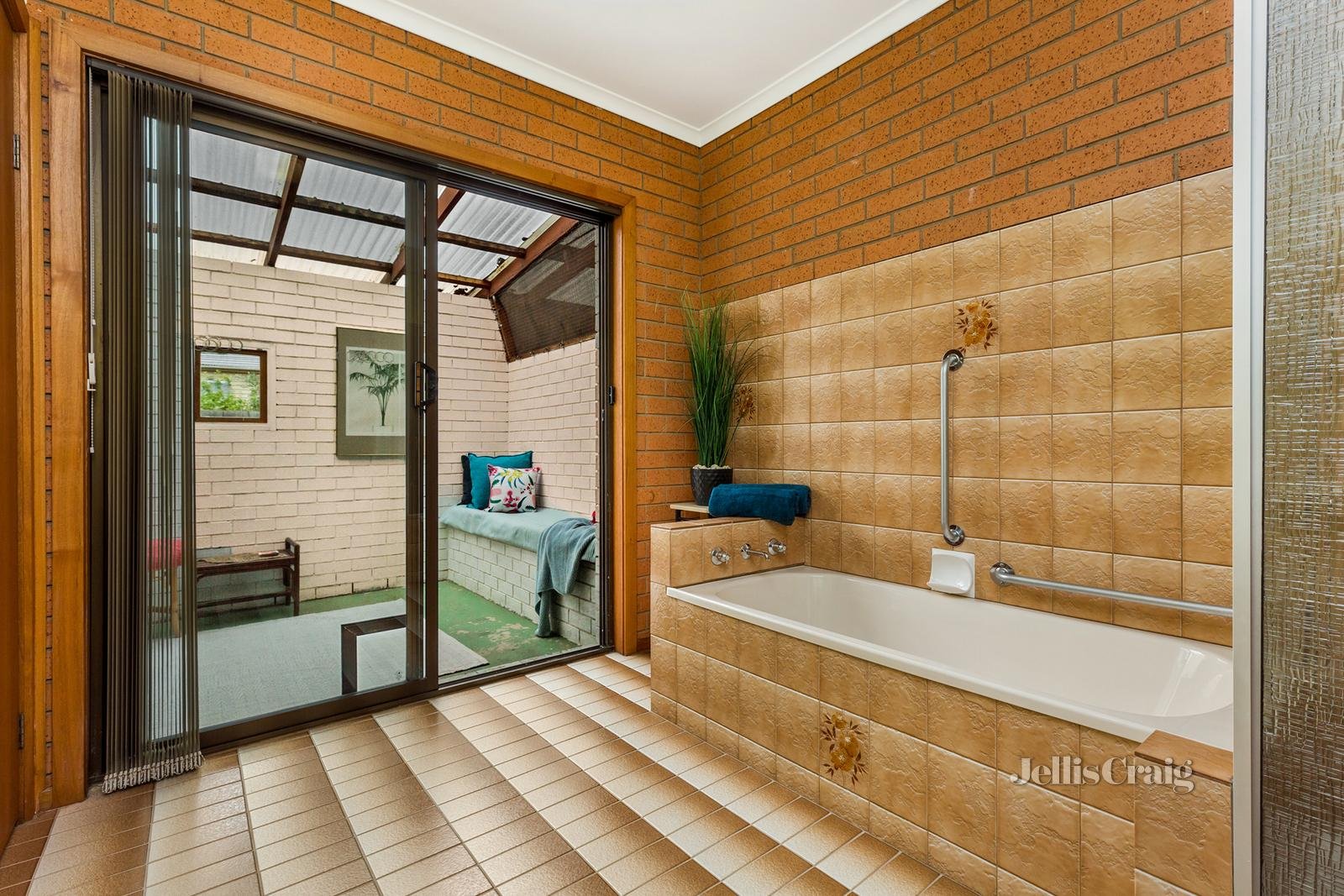 2/31 Berkeley Street, Castlemaine image 5