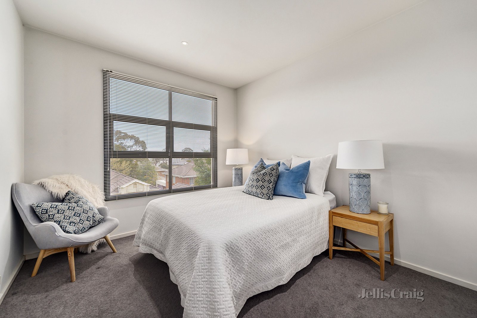 23/1 Conservatory Drive, Burwood image 7