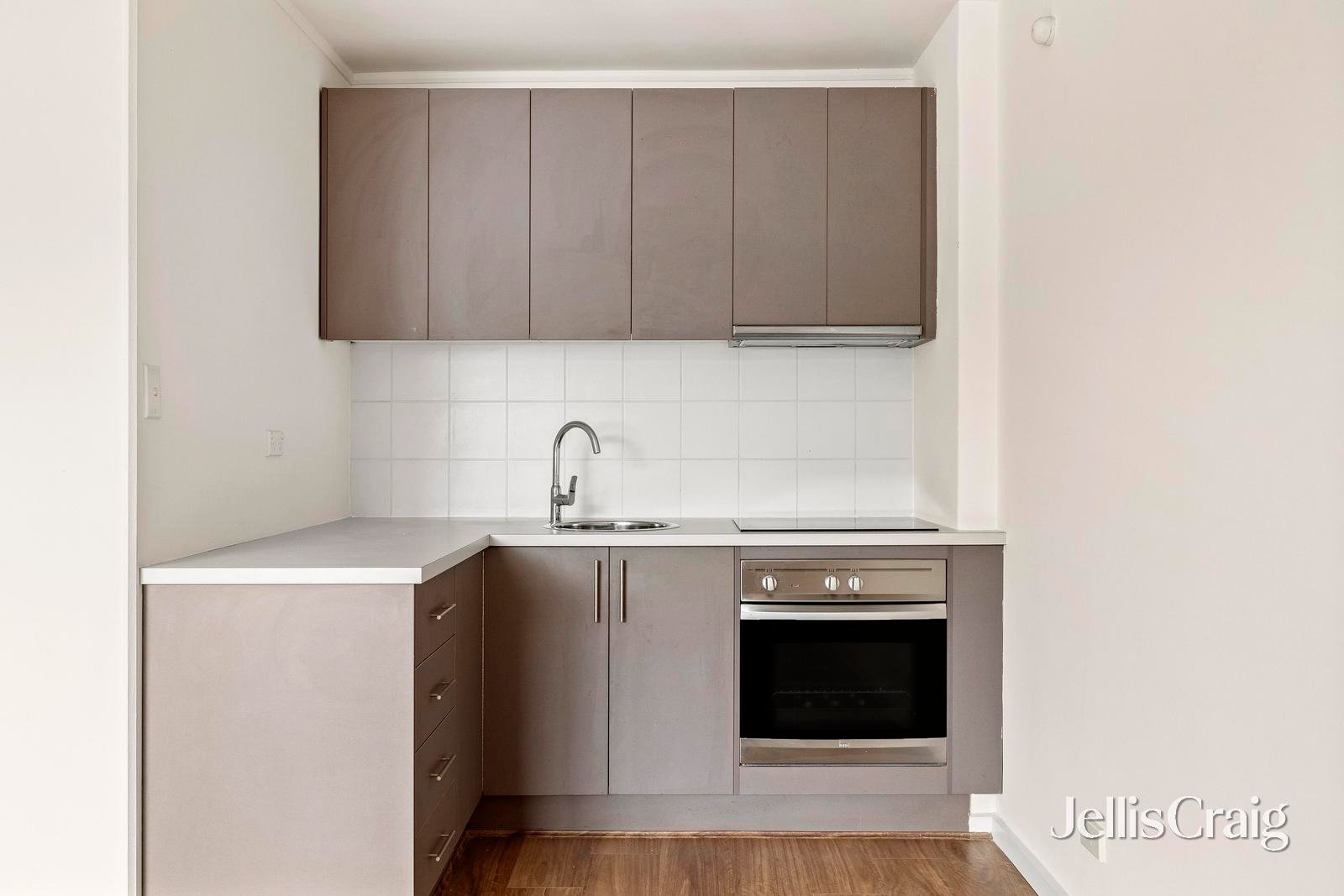 2/31 Emmaline Street, Northcote image 4