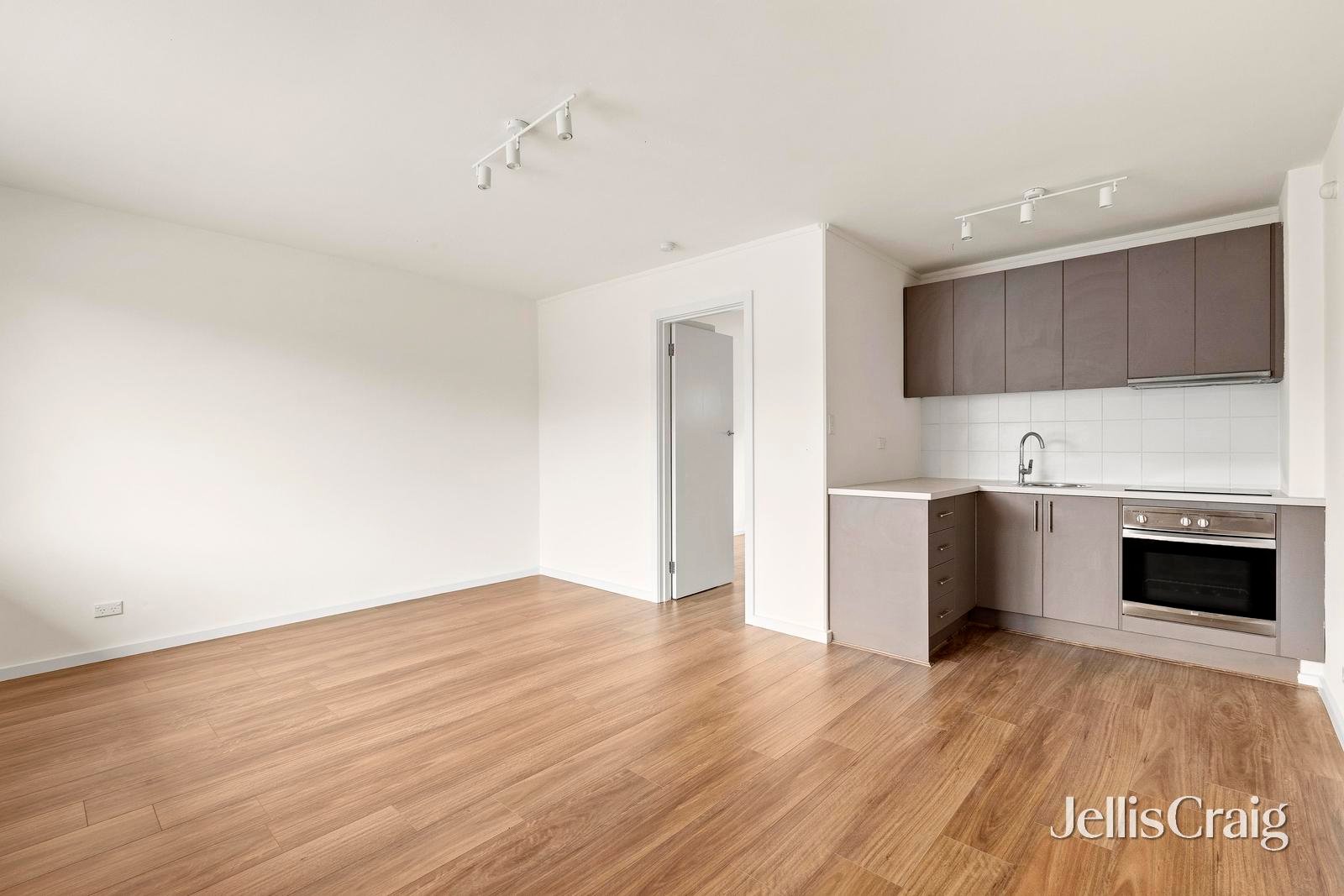 2/31 Emmaline Street, Northcote image 5