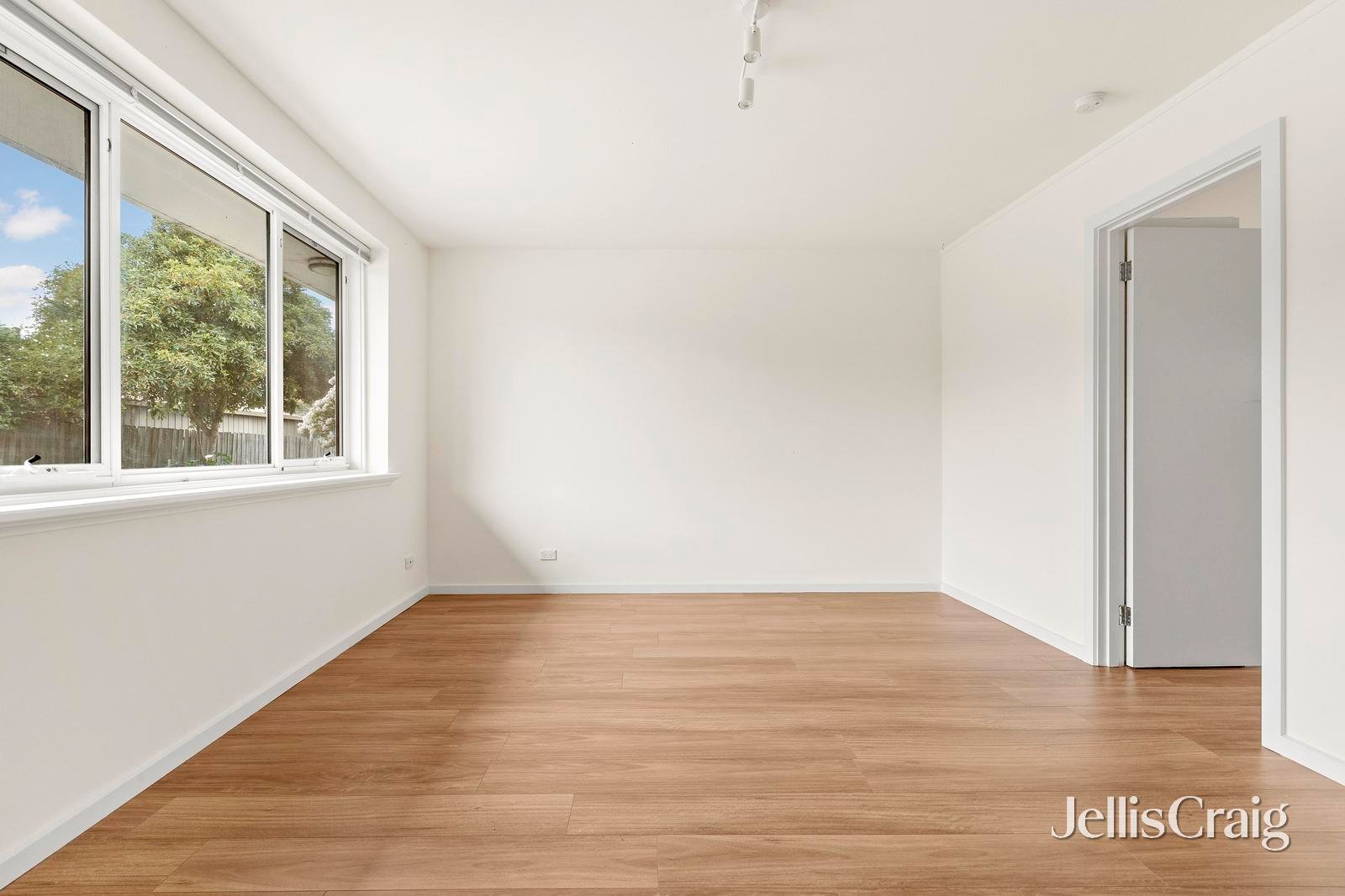 2/31 Emmaline Street, Northcote image 6