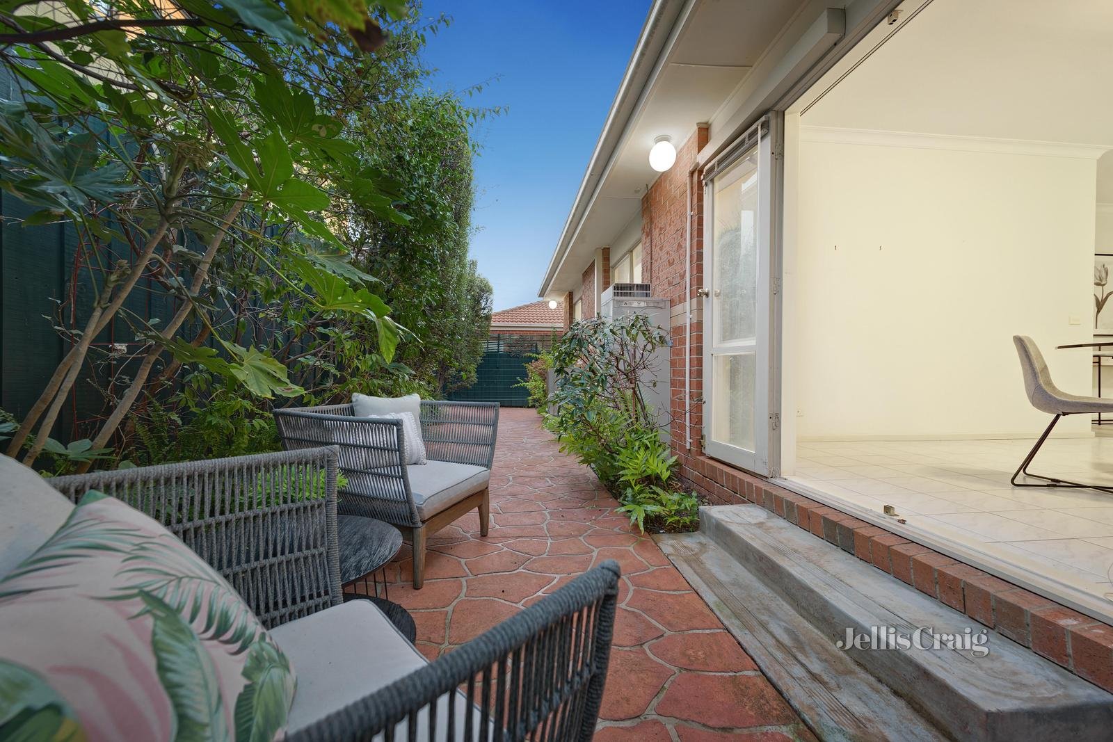 2/31 George Street, Bentleigh East image 3