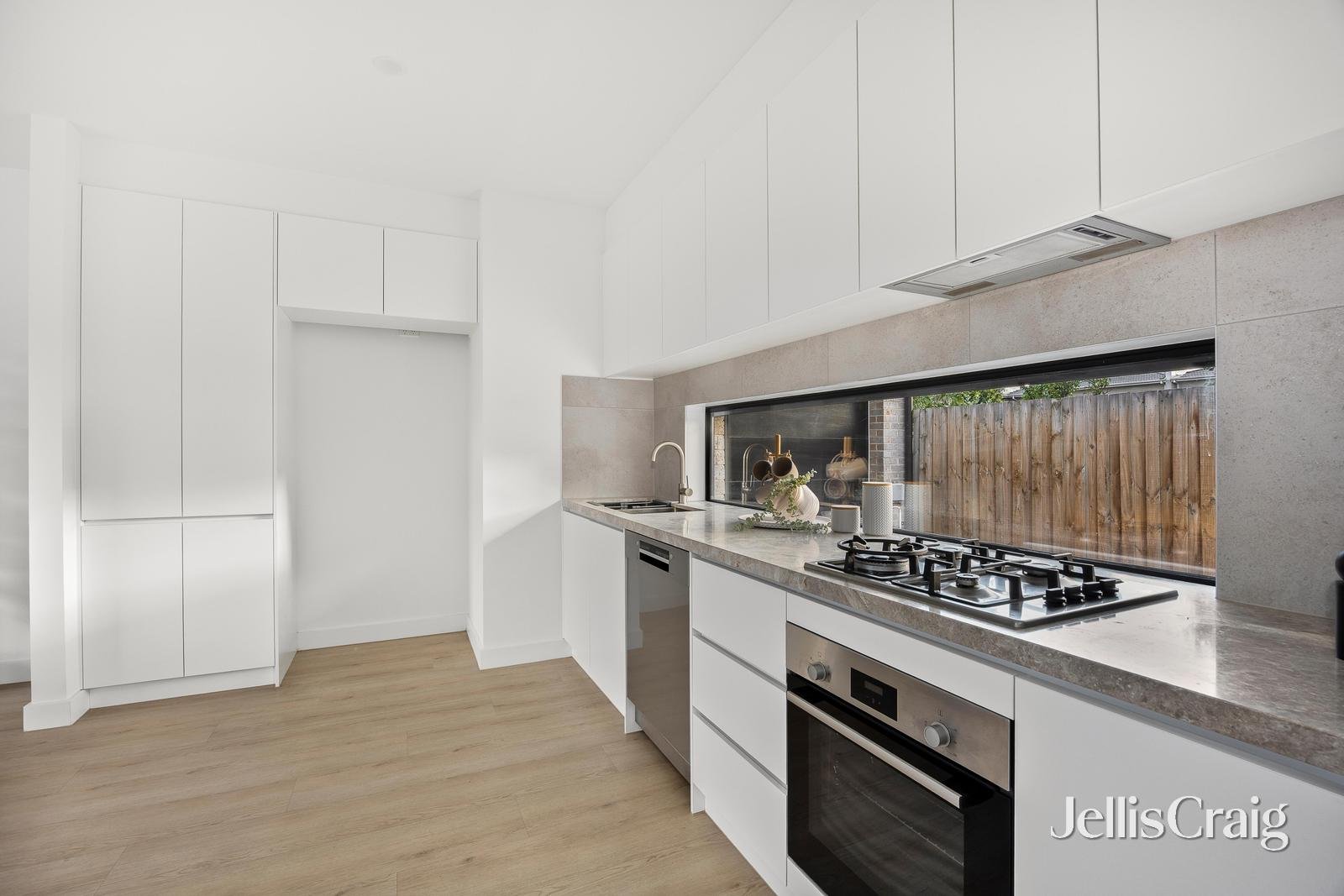 2/31 Hudson Street, Fawkner image 6