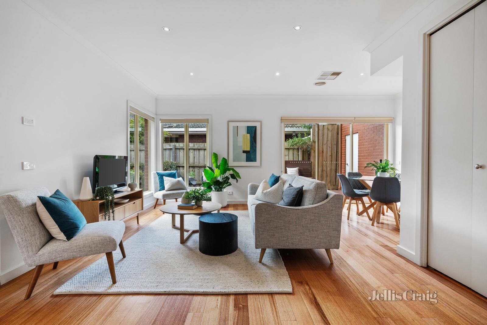 2/31 Kennealy Street, Surrey Hills image 4