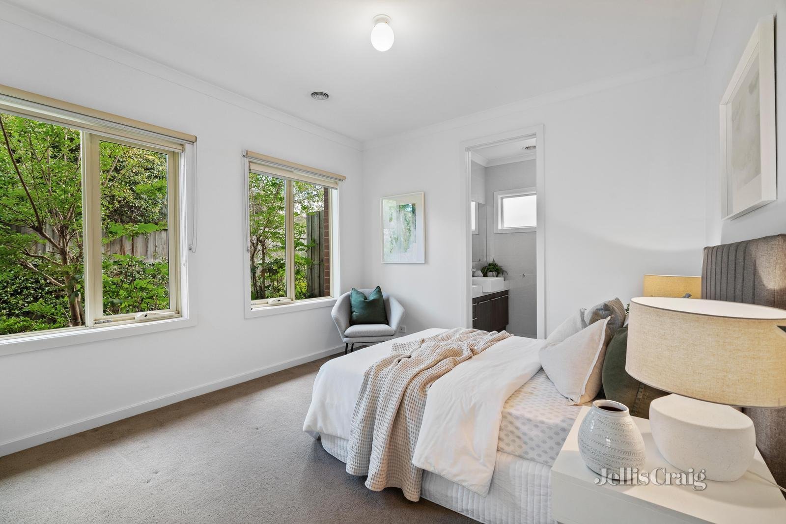 2/31 Kennealy Street, Surrey Hills image 8