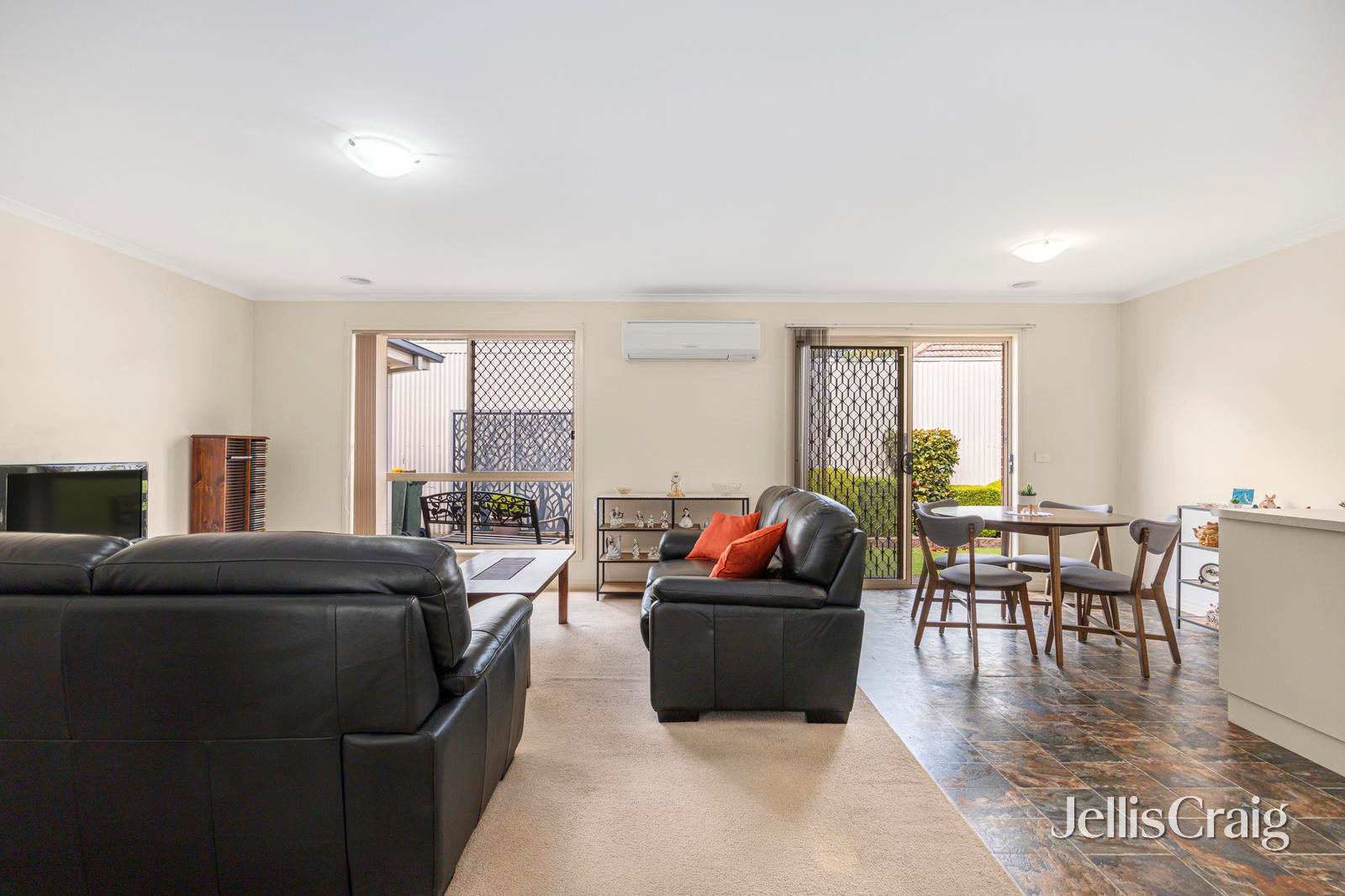 2/31 Kent Street, Sebastopol image 2