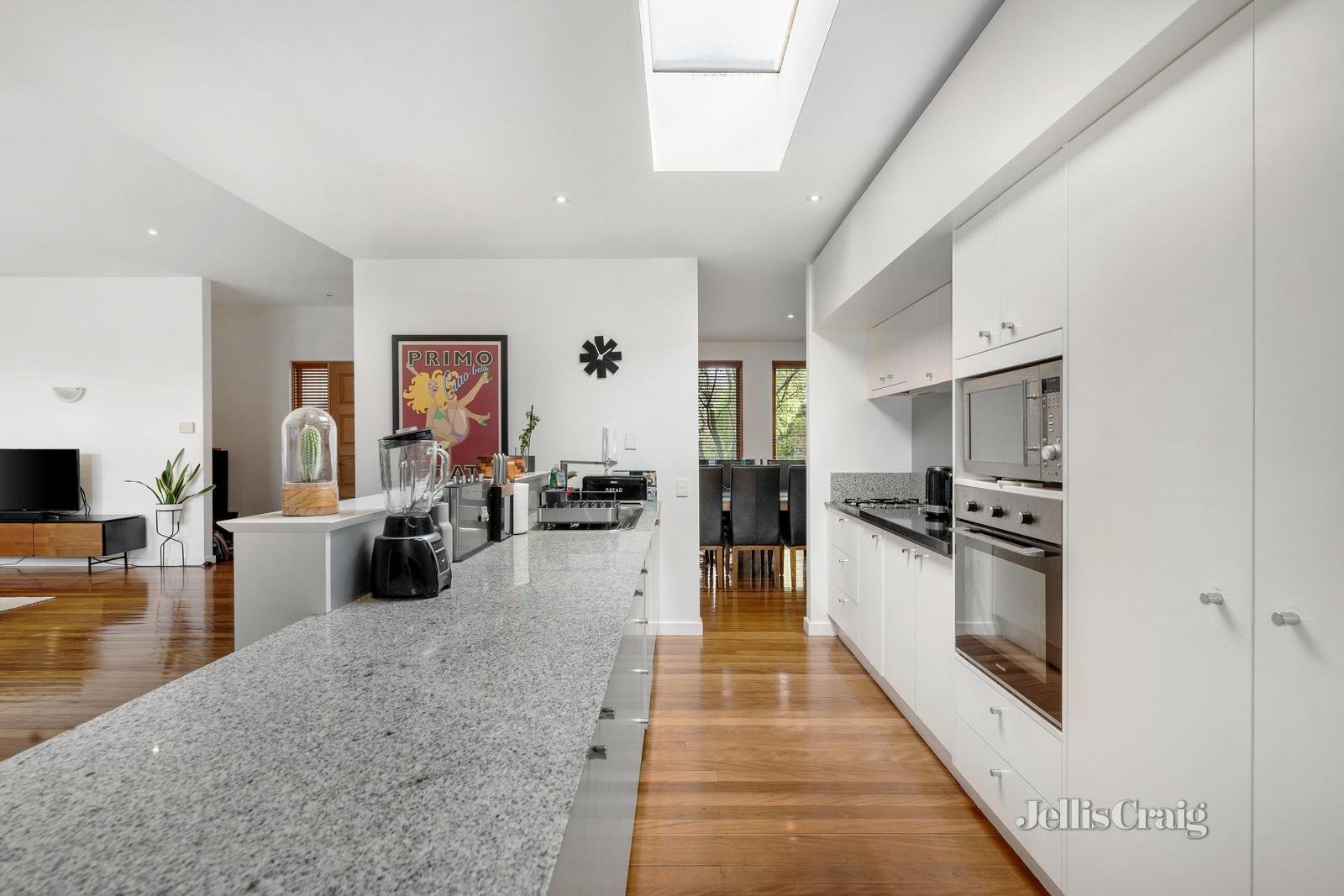 2/31 King Street, Camberwell image 2