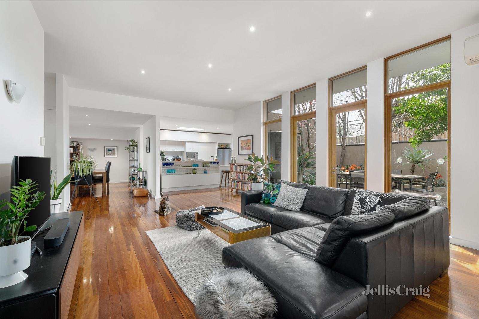 2/31 King Street, Camberwell image 5