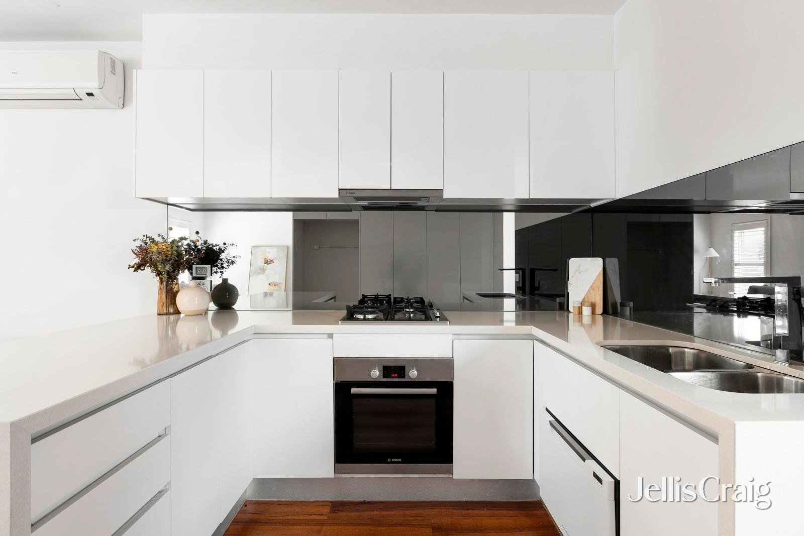 2/31 Newcastle Street, Preston image 3