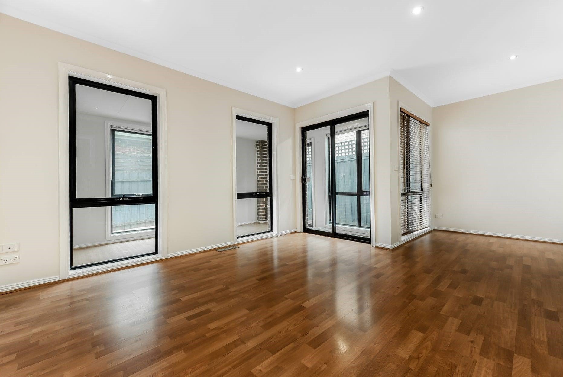 2/31 Orchard Street, Glen&nbsp;Waverley image 3