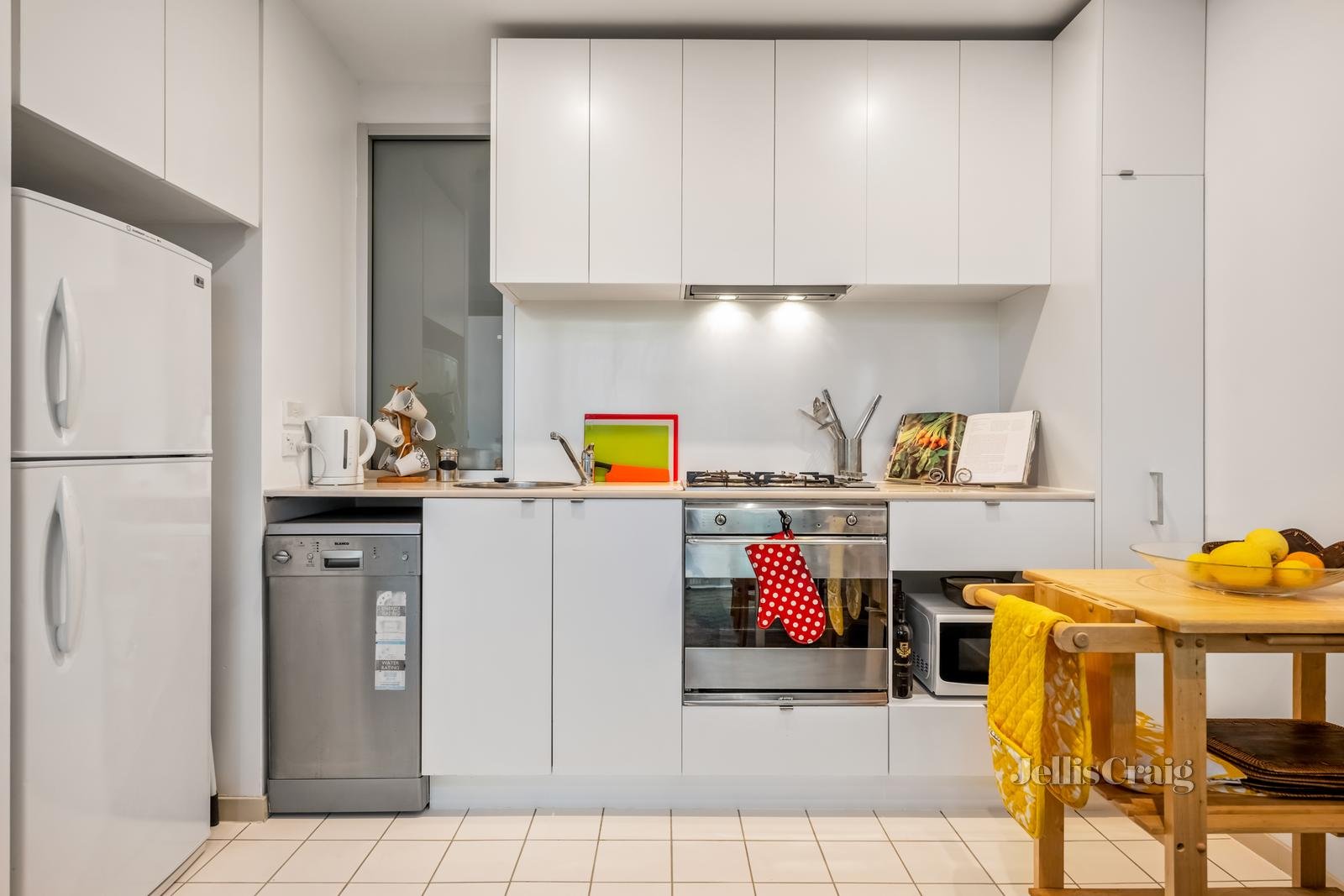 2312/620 Collins Street, Melbourne image 7