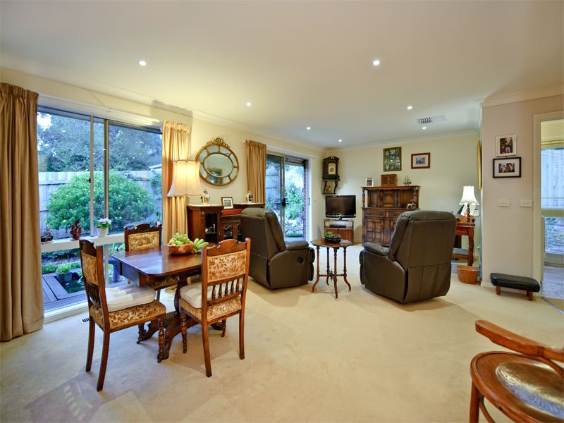 2/314 Middleborough Road, Blackburn image 5