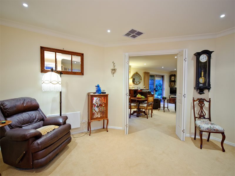 2/314 Middleborough Road, Blackburn image 7