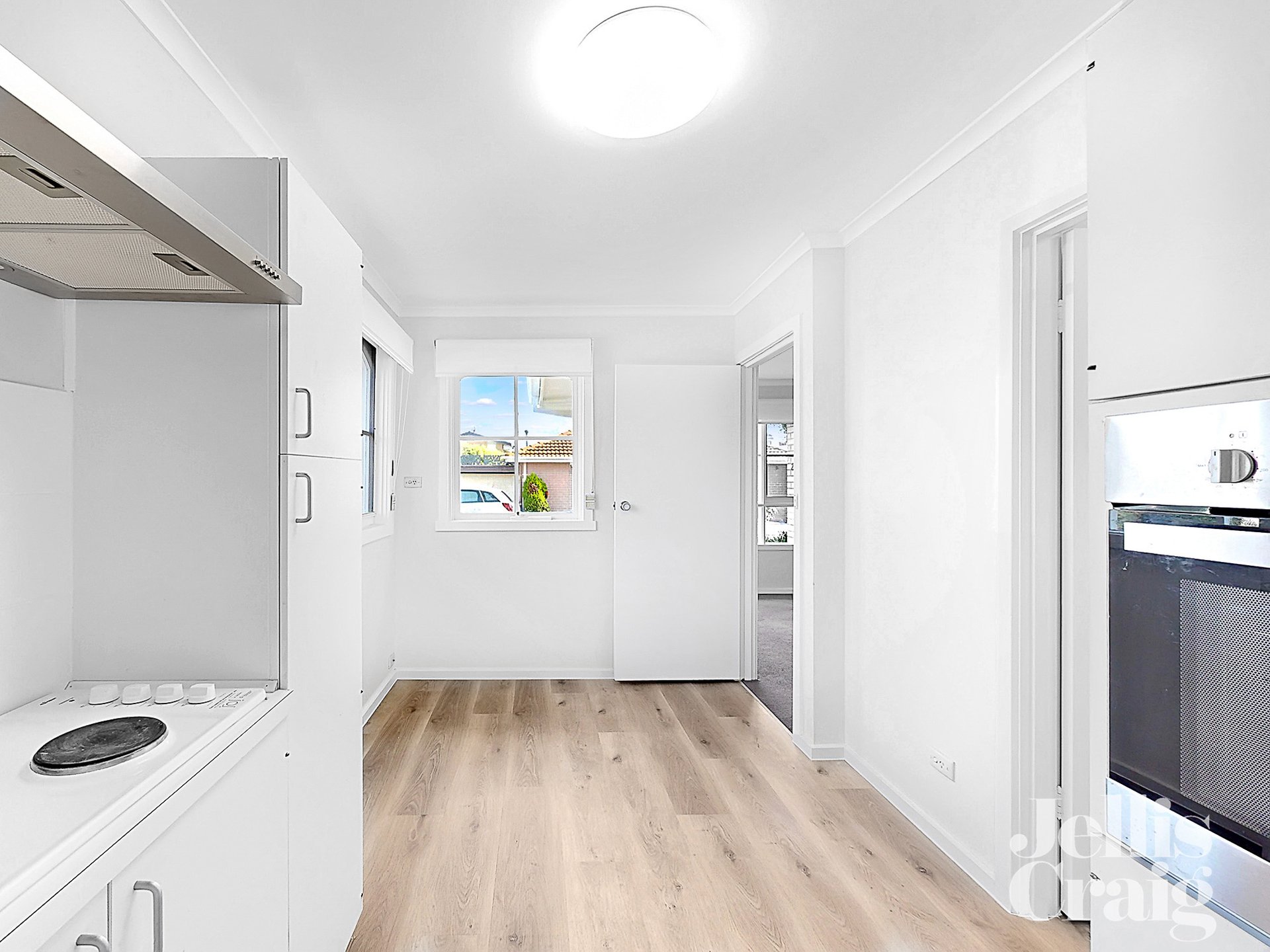 23/156 Lower Dandenong Road, Parkdale image 2