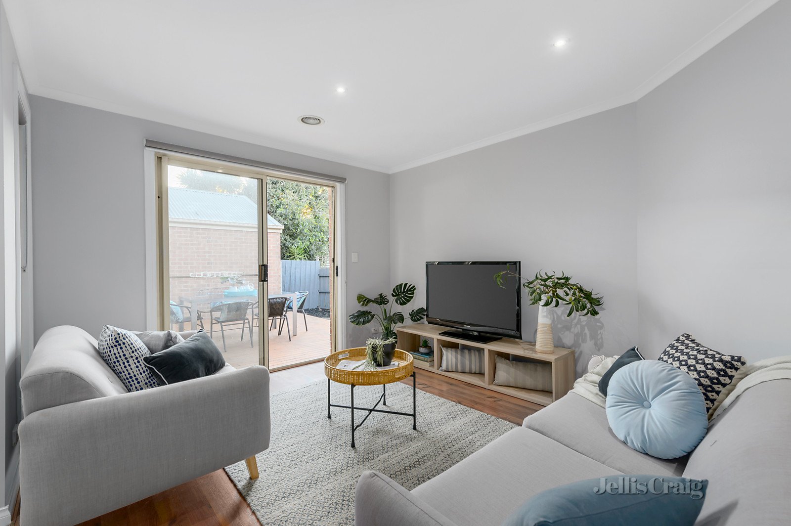 2/317 Springvale Road, Forest Hill image 3