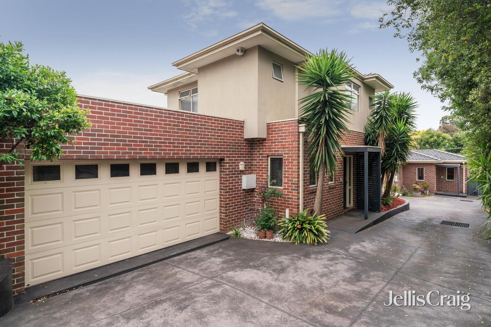 2/319 George Street, Doncaster image 1