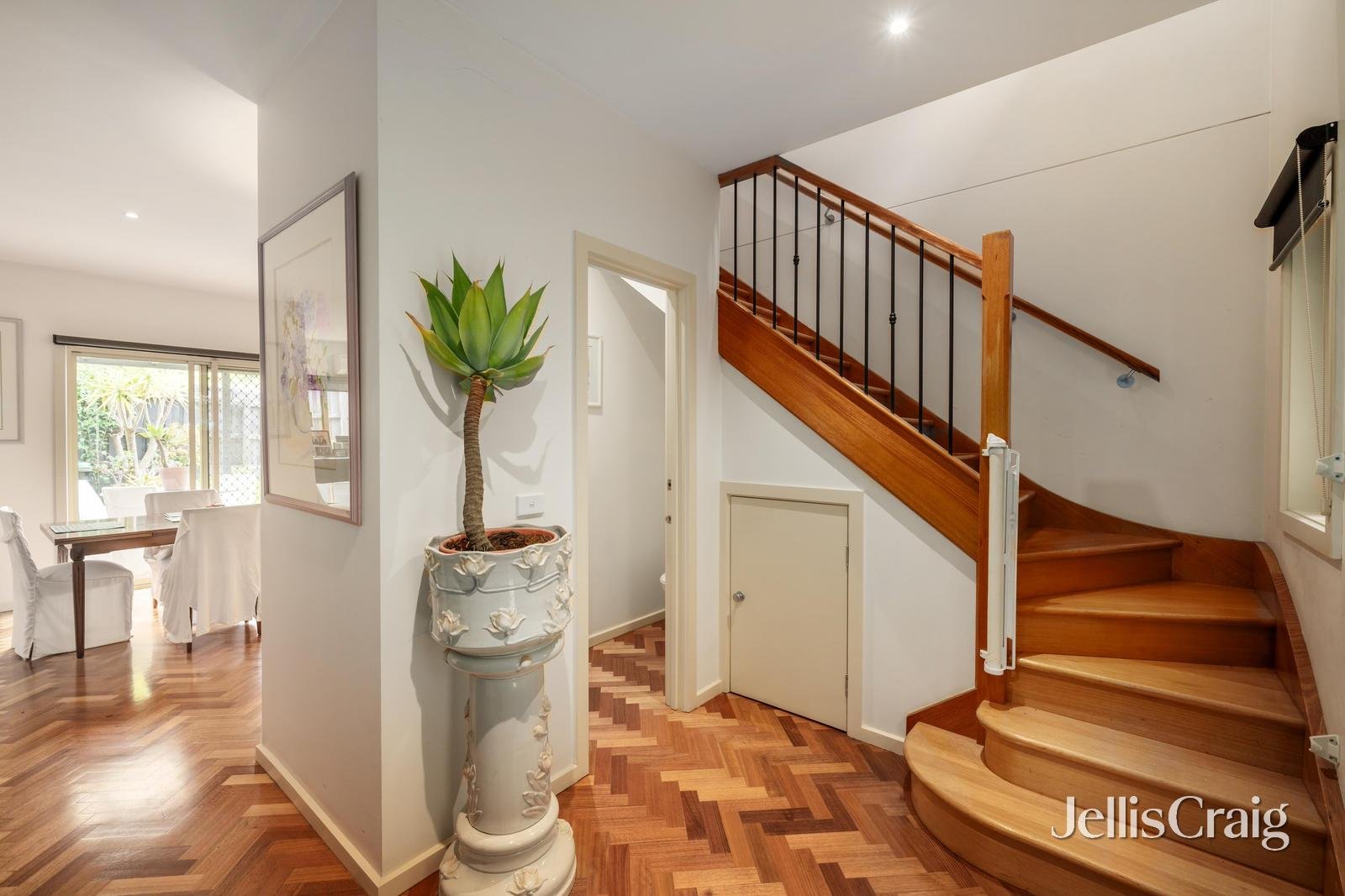 2/319 George Street, Doncaster image 2